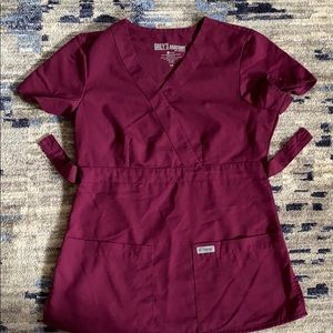 XS Grey’s Anatomy scrub top maroon